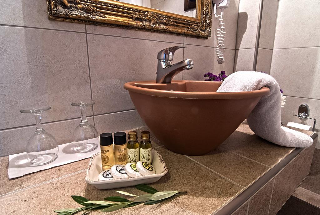 Doupiani House Hotel