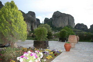 Hotel Doupiani House